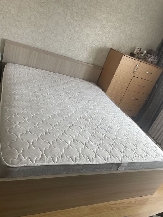 Спальный кровать