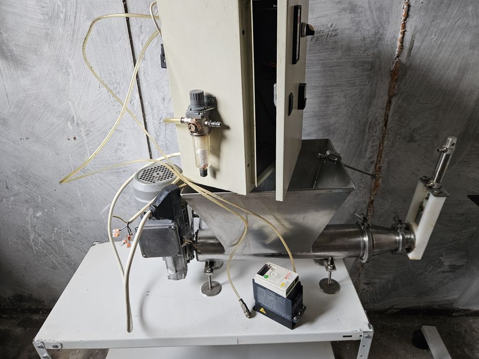 Тестоделител шнеков