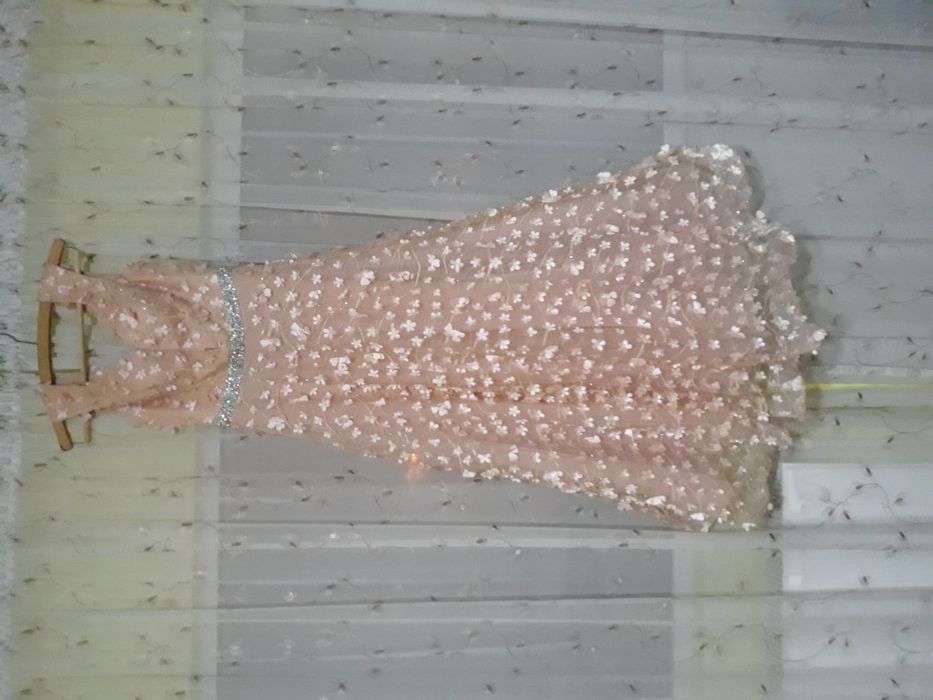 Vând rochie elegantă