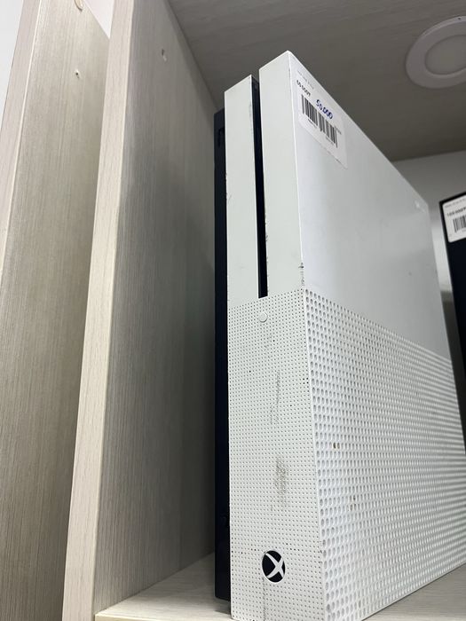 Xbox One S 1TB в белом цвете
