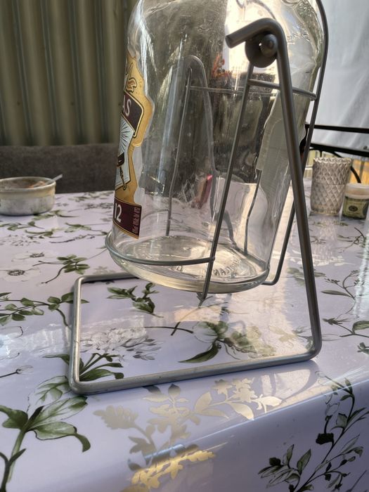 Продам бутылку с подставкой