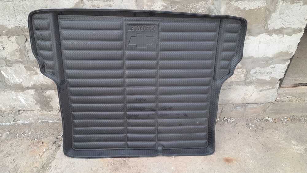 Полик для багажника кобальта