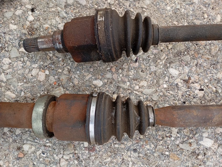 Предни полуоски Ford C-Max 1.8i лява / дясна