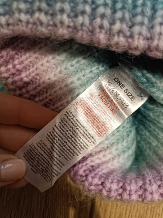 Дамска плетена топла шапка нова