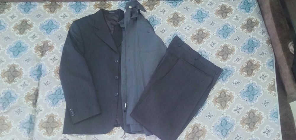 Продам мужские костюмы