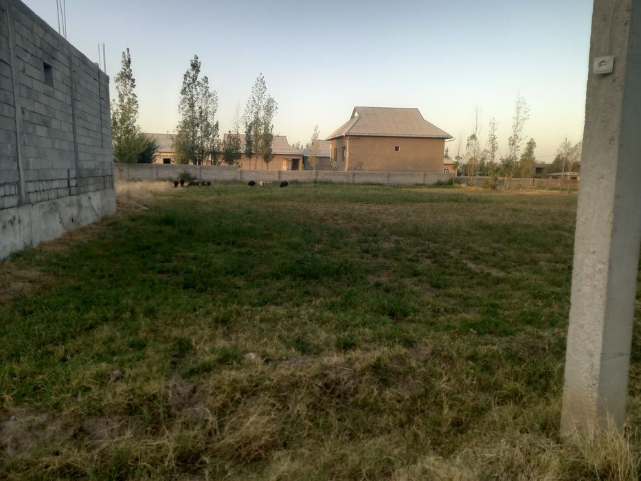 16 sotix yer sotiladi