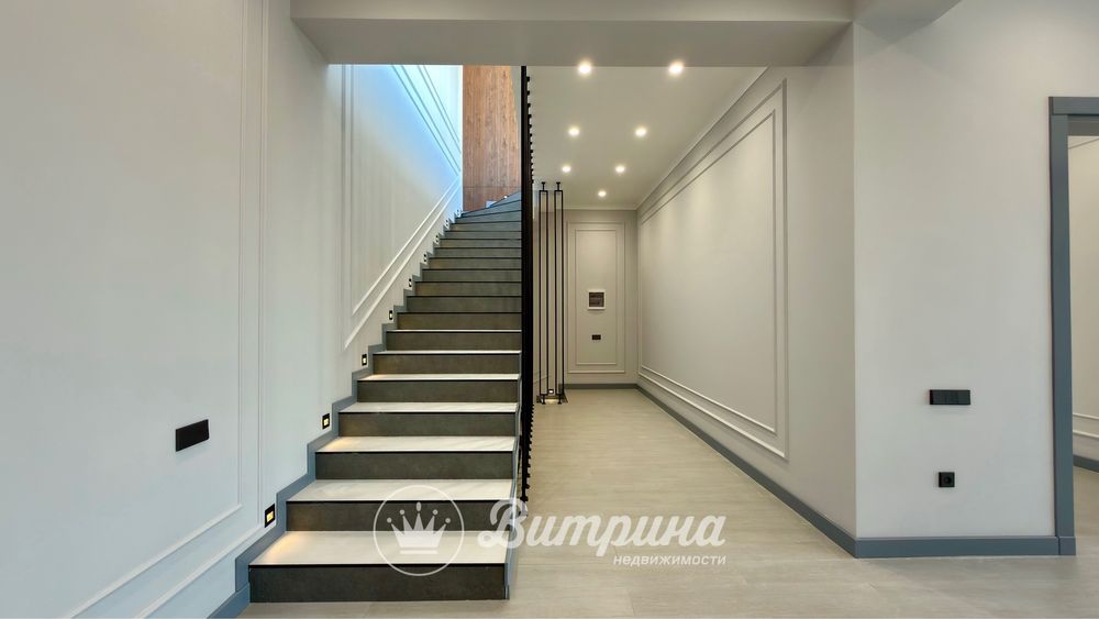 Дом в центре города, на 3-х сотках, общей площадью 610 кв.м