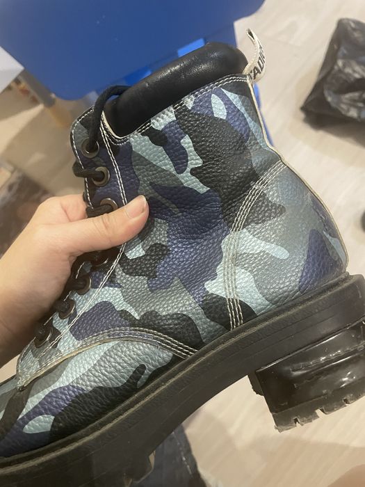 Отдам даром обуви 37-38 рр