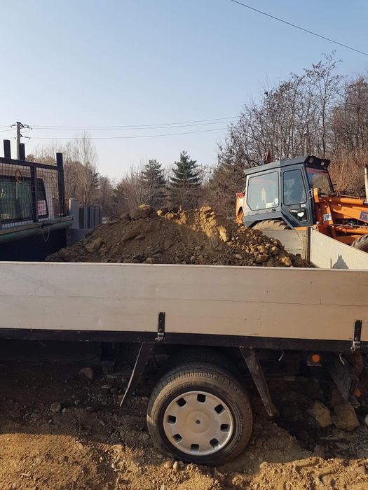 De inchiriat mini escavator 2,7 t de vânzare.