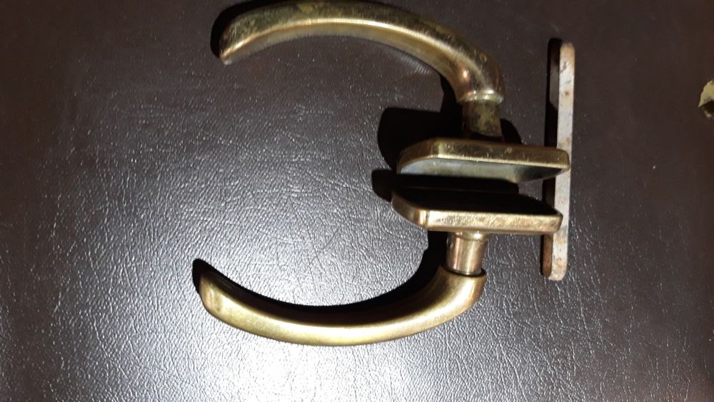 Месингови дръжки за врата или прозорци