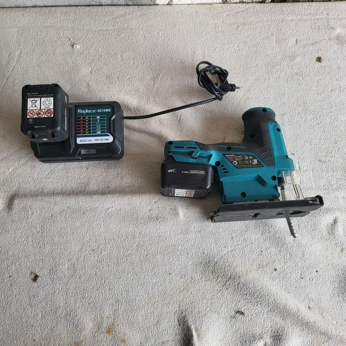 Fierăstrău Pendular Makita JV102D - 12V