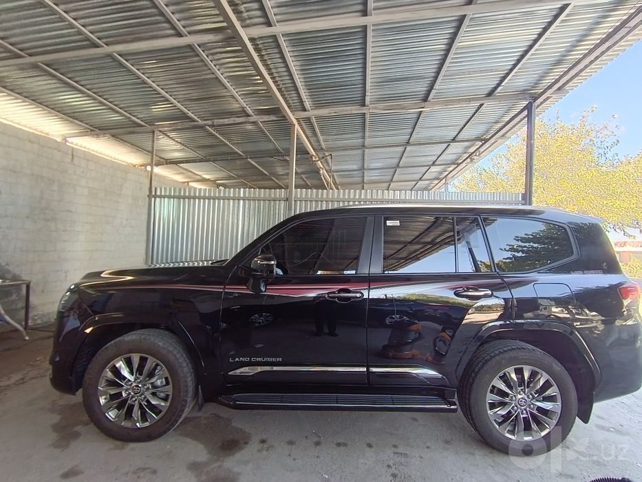 Tayotta Land Cruiser 300