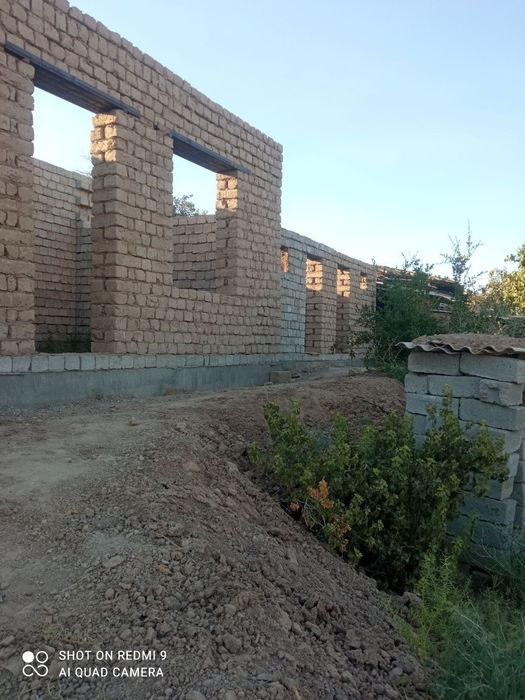 Курилиш тугаланмаган ховли