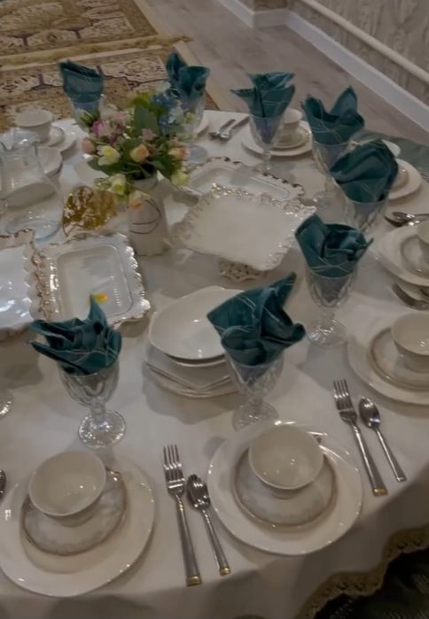 Аренда: Стол,посуда, корпе!