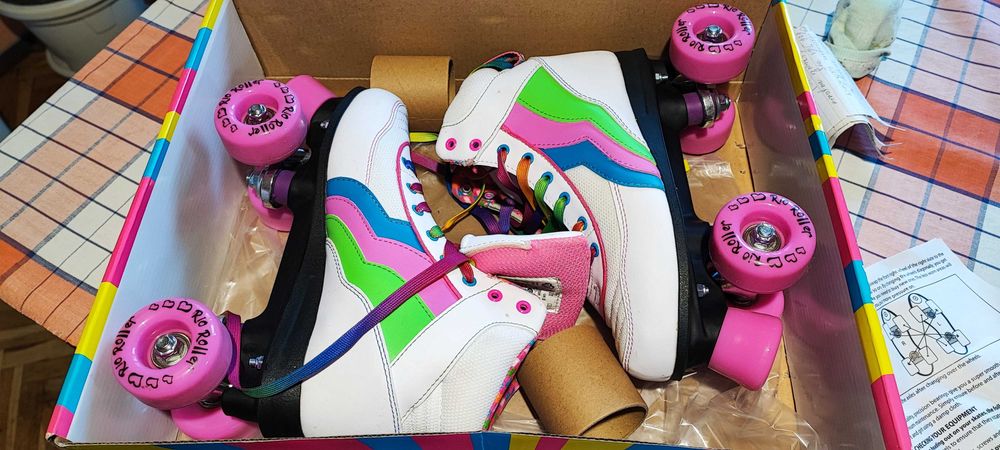 КЪНКИ с четири колела-RETRO ROLLER SKATES /Нови/