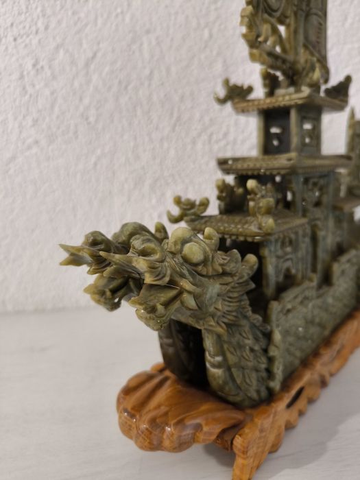 Продавам голям Китайски нефритен кораб антикварен