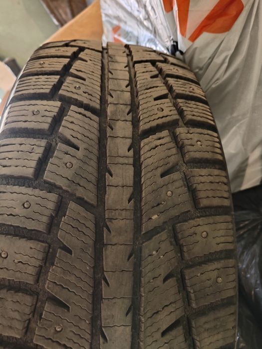 Продам резину зимнюю.