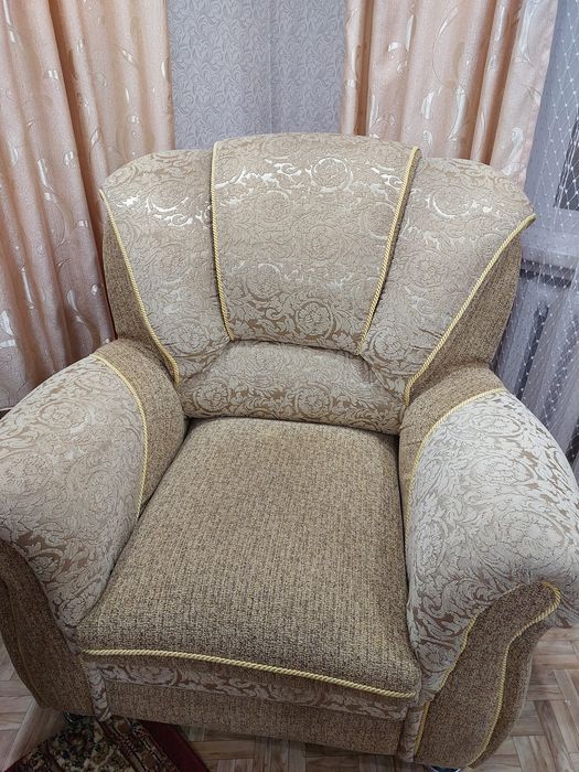 Продаю уголок, 80 000