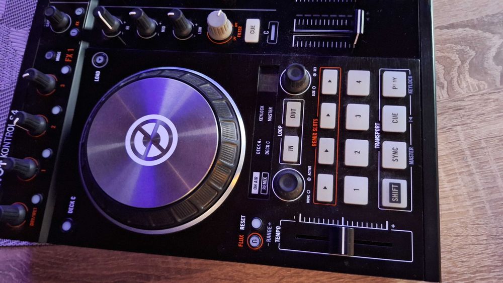 Traktor Kontrol S4 mk2