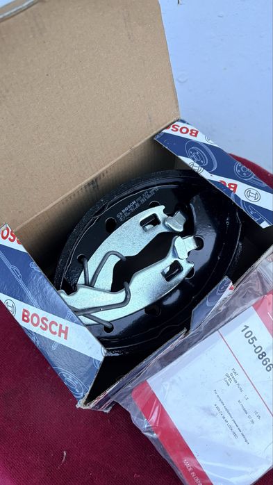 Bosch 0 986 487 702 спирачни челюсти