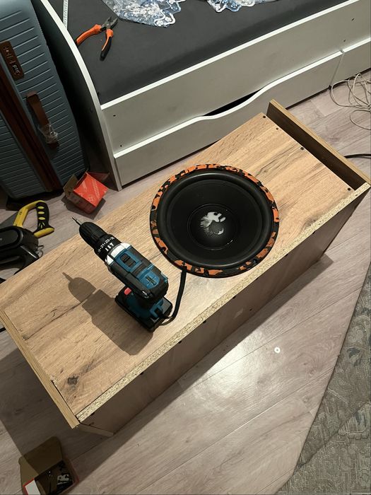 Продам сабвуфер Phiranya