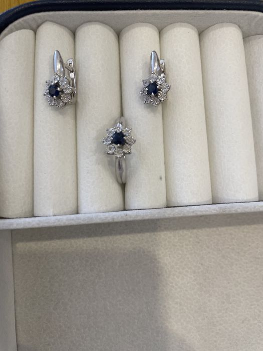 Комплект с бриллиантами и сапфиром