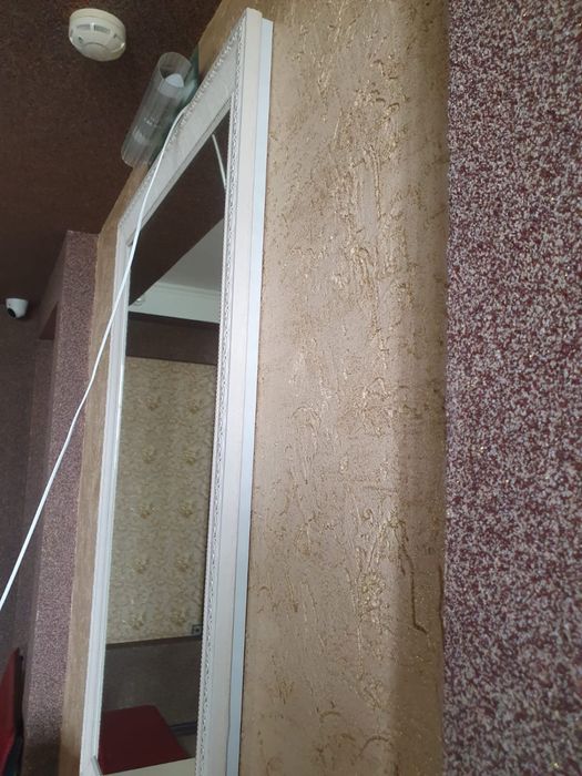 Туалетный столик с зеркалом