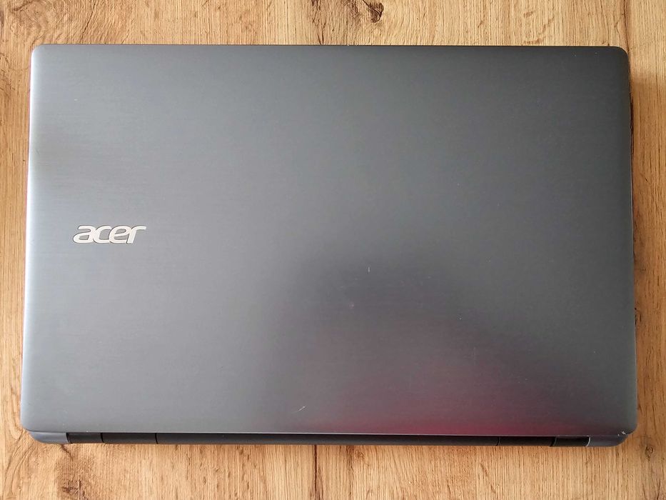Acer Aspire E5-571 15.6 inch | Intel i5-5200U 2x2.70 Ghz | 8GB RAM 1600Mhz | 1TB HDD | 7 часа батерия 93% живот| Windows 10 | Microsoft Office