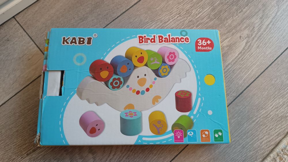 Бебешки образователни играчки, пъзели.