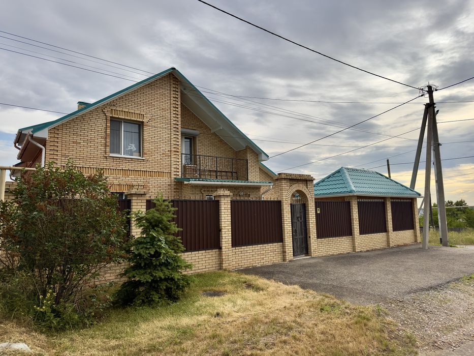 Дом 2 этажа, баня, бассанйн, гараж.