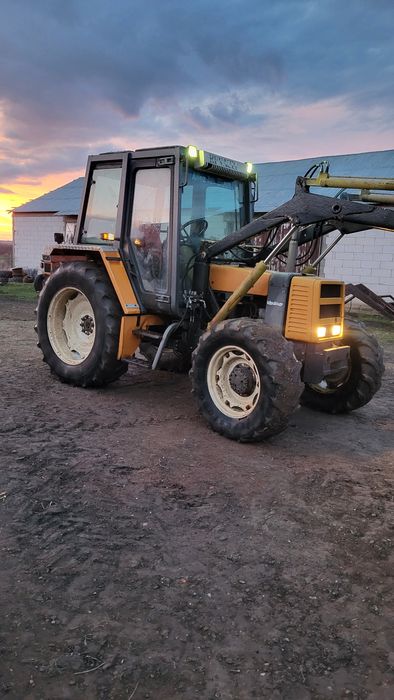 Tractor Renault 85.14 (R7762)