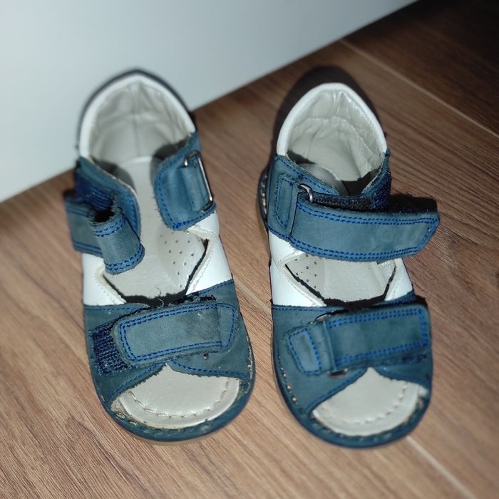 Детскую обувь для первых шагов