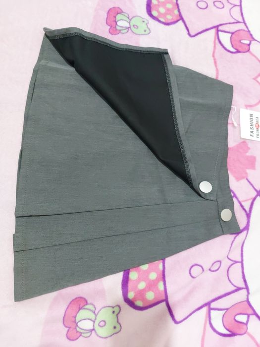 Продаётся серая школьная юбка НОВАЯ!