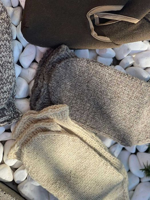 Ръчно изплетени вълнени чорапи