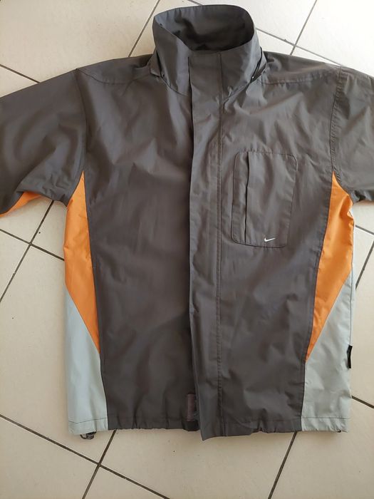 Продавам много хубаво яке Найк,закупено от Германия