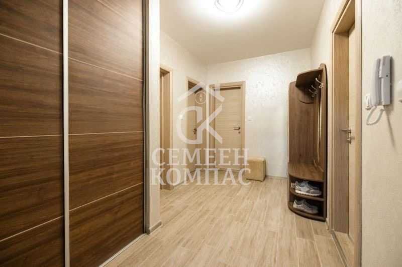 Тристаен луксозен апартамент  / Коматевско шосе