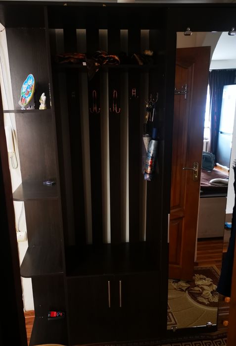 Продам прихожую в коридор