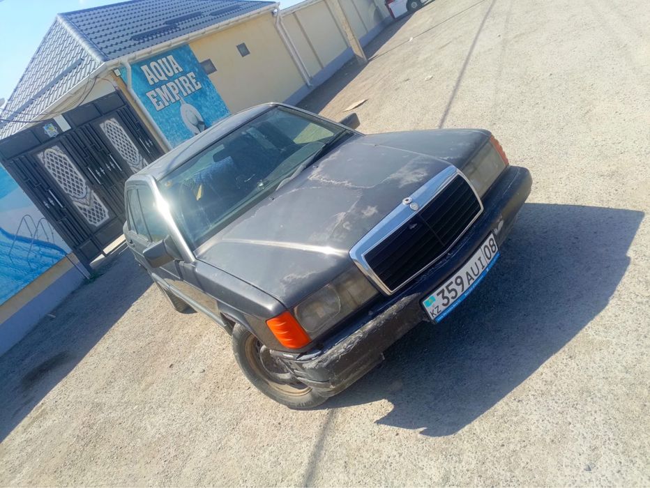 Машина Мерседес Benz 190