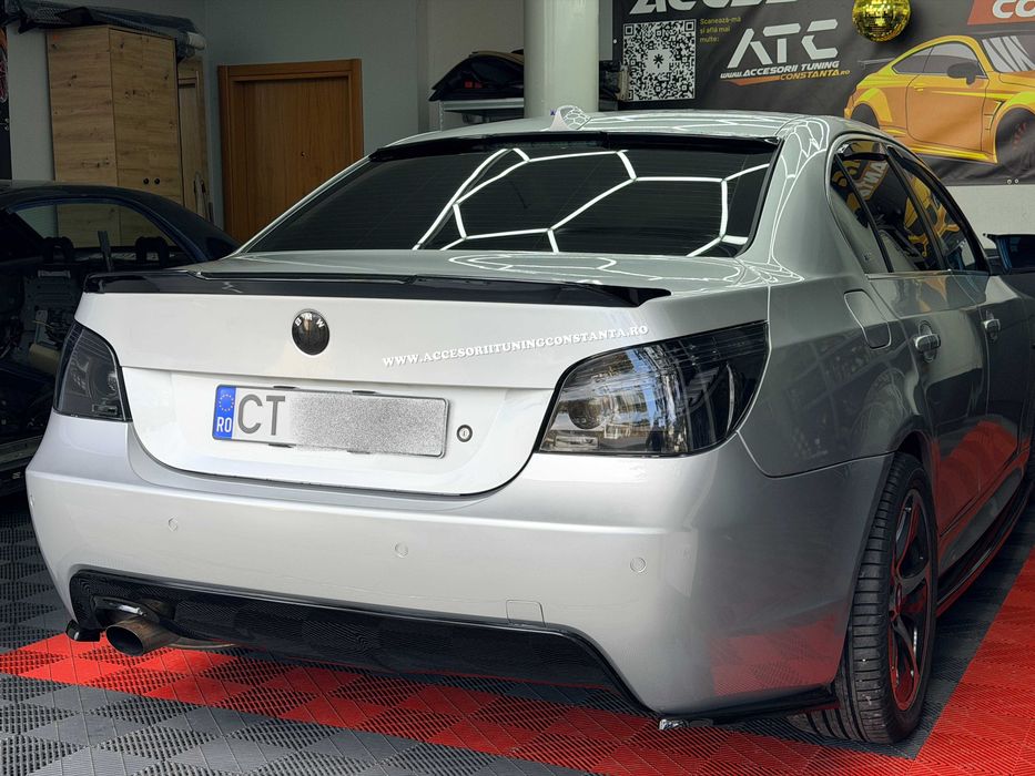 Eleron Portbagaj - BMW E60 M4 Model Lat Negru Lucios
