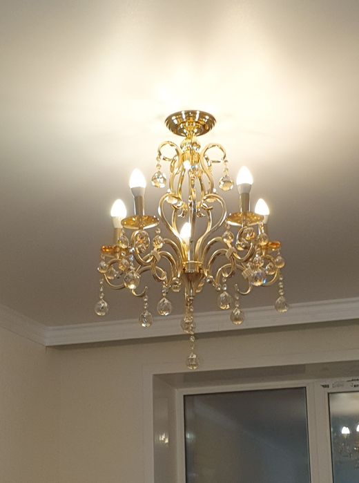 Люстра с лампочками