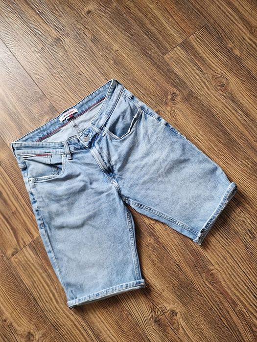 Страхотни мъжки къси дънки TOMMY
HILFIGER, размер ЗЗ , без забележки к