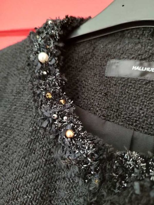 Sacou Hallhuber nr36 negru,  cu insertii la maneca clopot si buzunare