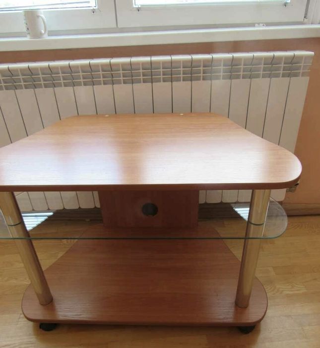 ТВ шкаф с трапецовидна форма