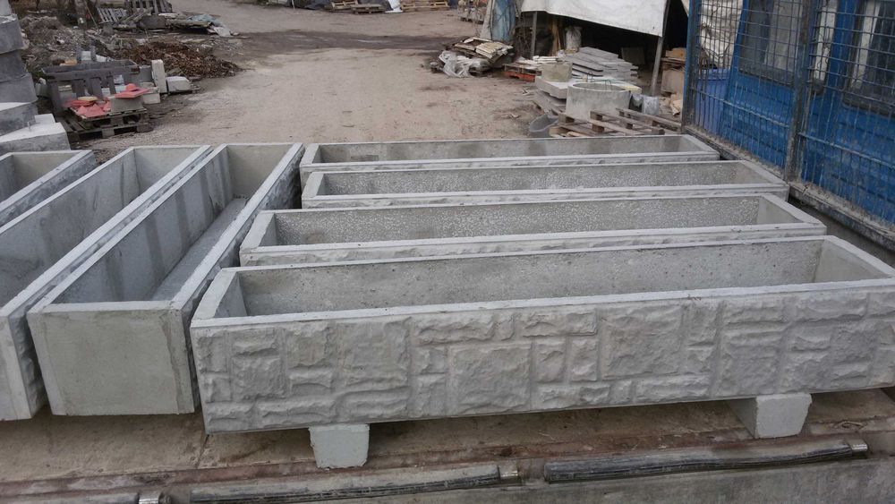 Саксии и кашпи за цветя