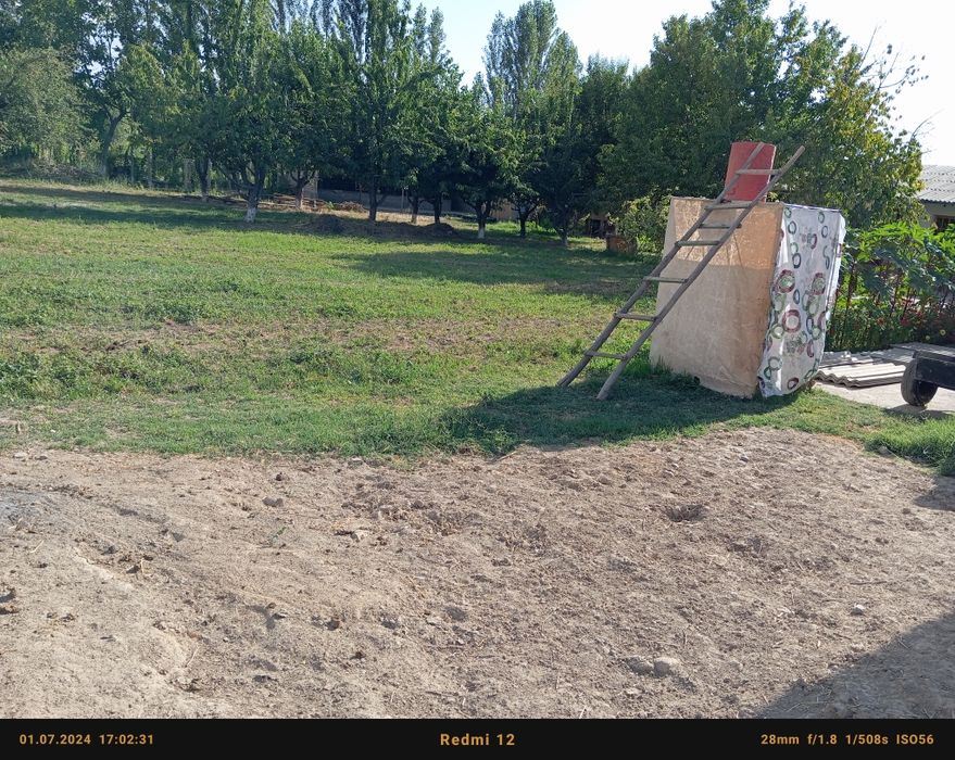 Yer sotiladi 2 xonali uyi bor 10 sotix