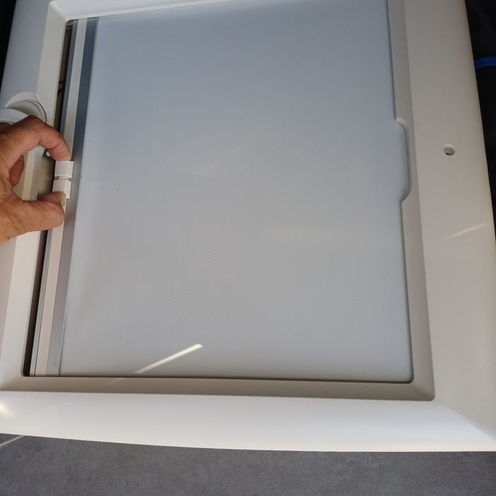 Люк с вентилатор капандура за каравана кемпер