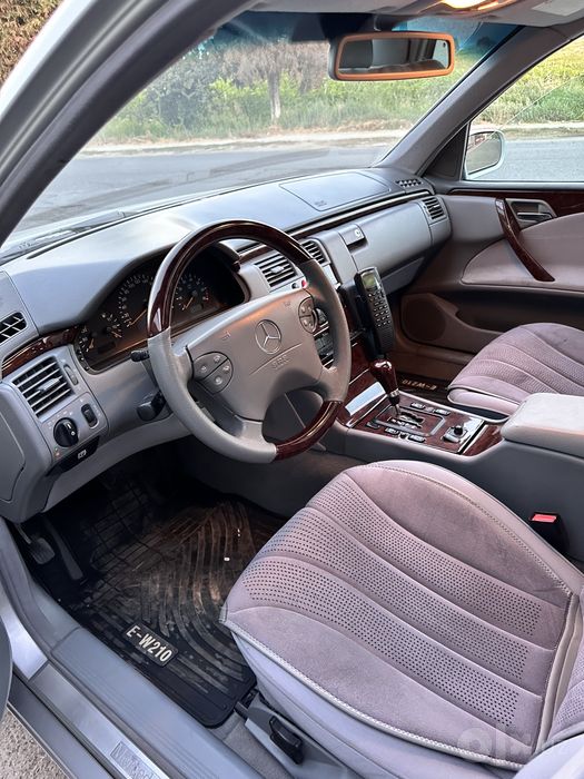 Mercedes benz w210. E200