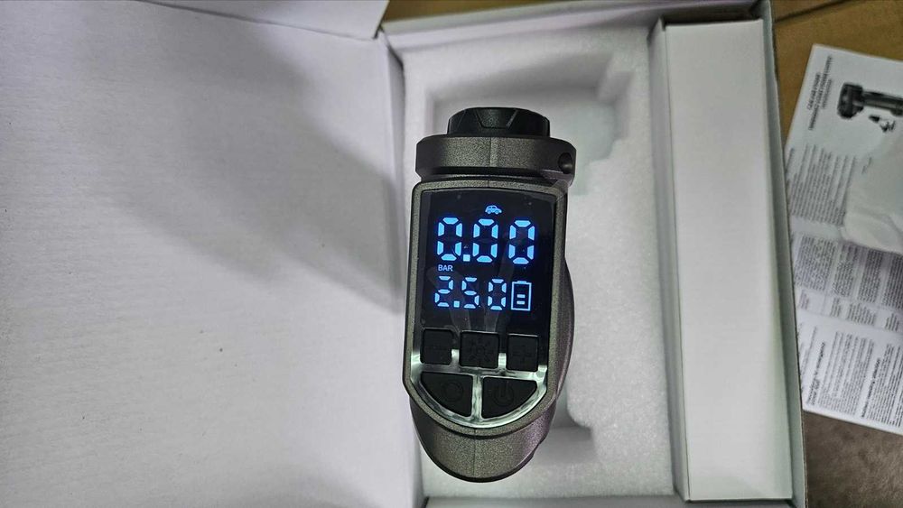 4 в 1 Външна батерия стартер за автомобил джъмп car starter power bank