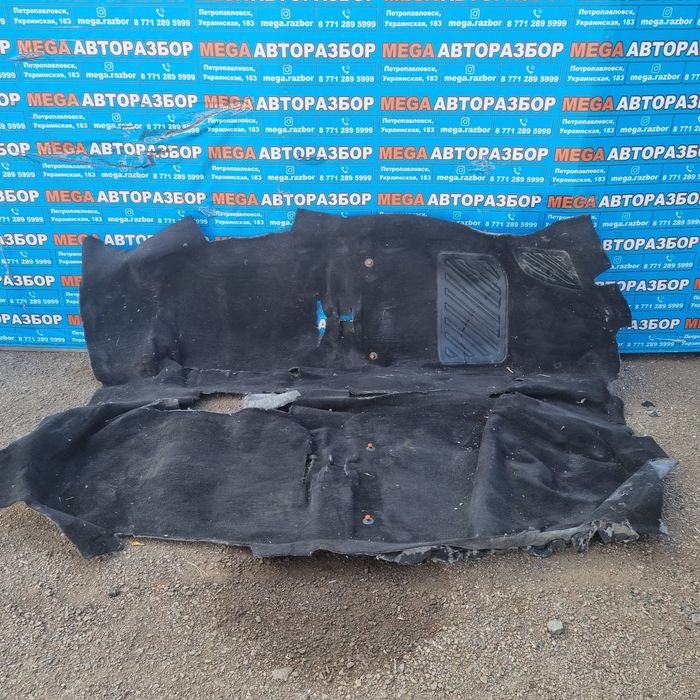 Пол ковролин в ауди 100 с4.