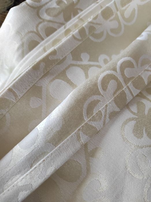 Луксозна покривка за маса 140/270